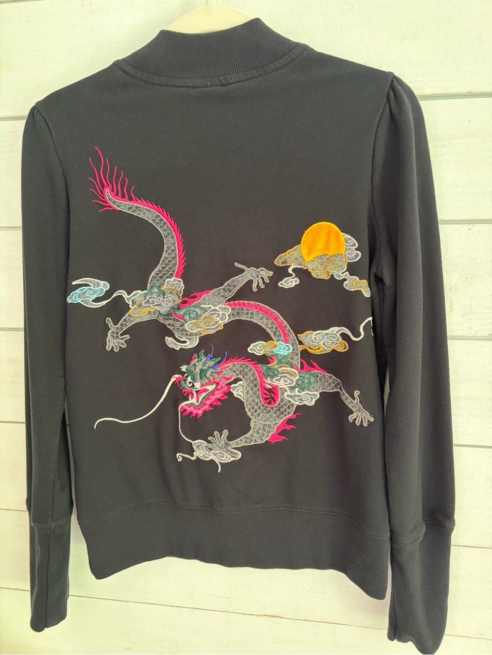 Vintage Y2K Lucky brand embroidered dragon sweatshirt size L Excellent condition
